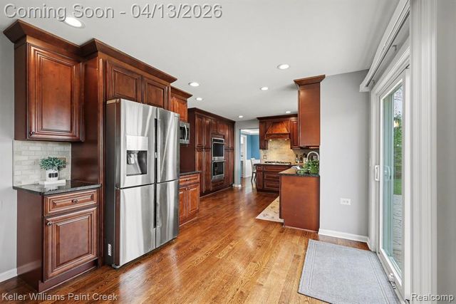 18124 Bayside Drive, Macomb, MI 48042