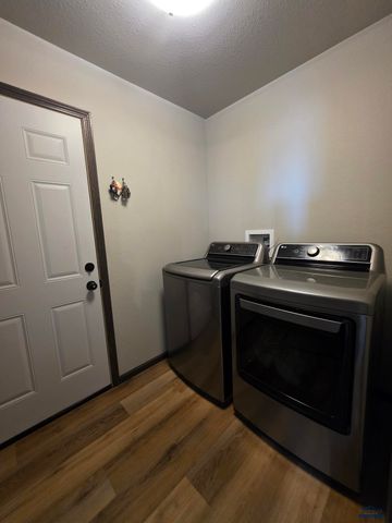 3474 ENFIELD LOOP RD, Rapid City, SD 57703