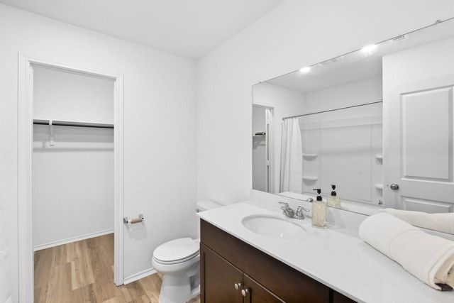 220 Standing Rock LN, Marble Falls, TX 78654