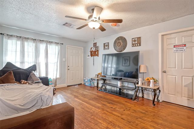 10434 Envoy Street, Houston, TX 77016