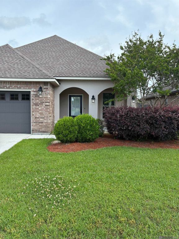 37252 Market Place Dr, Prairieville, LA 70769
