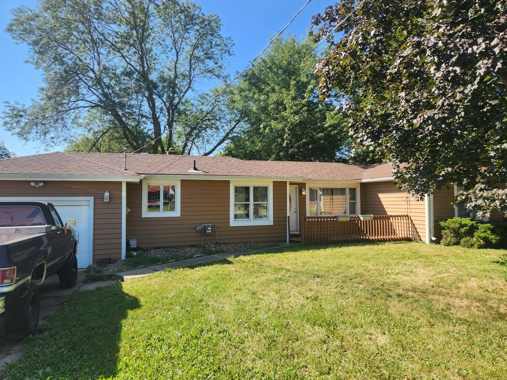1010 Amos Avenue, Des Moines, IA 50315