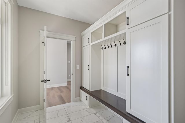 18043 Townsend Drive, Clive, IA 50325