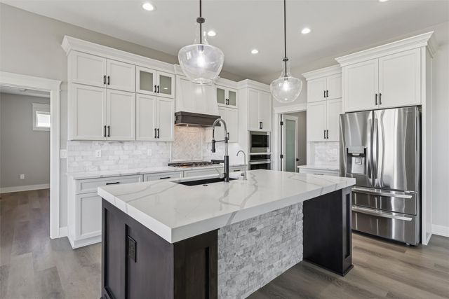 18043 Townsend Drive, Clive, IA 50325