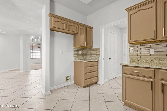 1239 VIKKI CARR Lane, El Paso, TX 79936