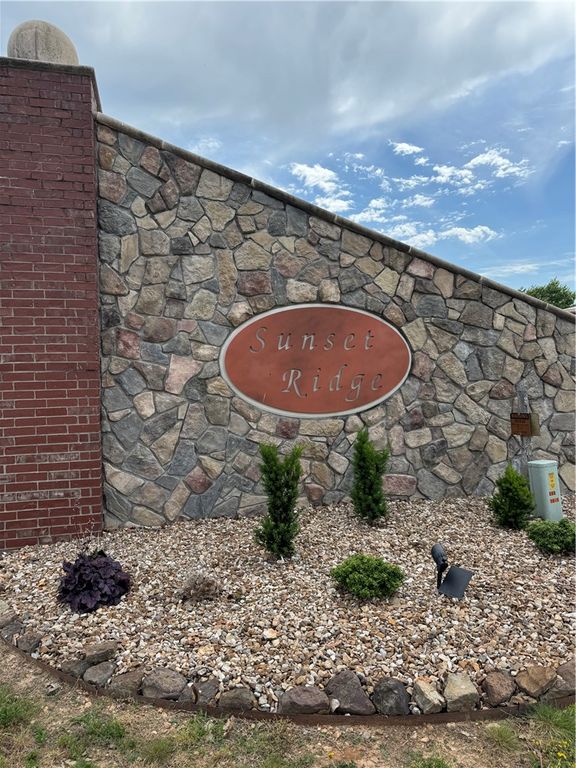 2100 Brown Bear Lane, Gentry, AR 72734