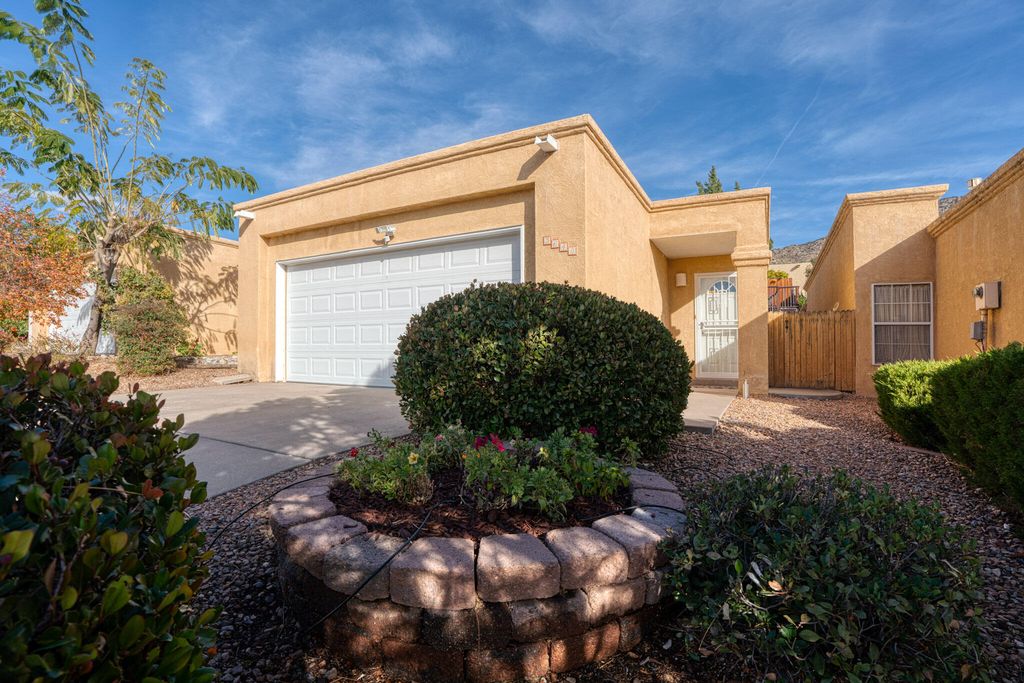 3640 Arboleda Senda, Albuquerque, NM 87111