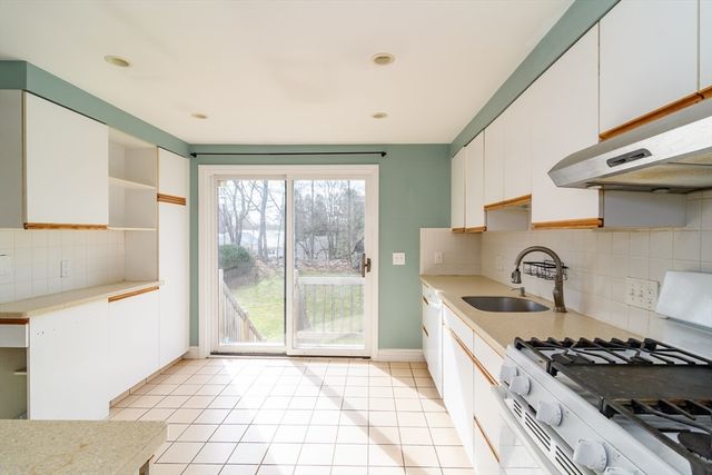 7 Gregory Lane, Wayland, MA 01778