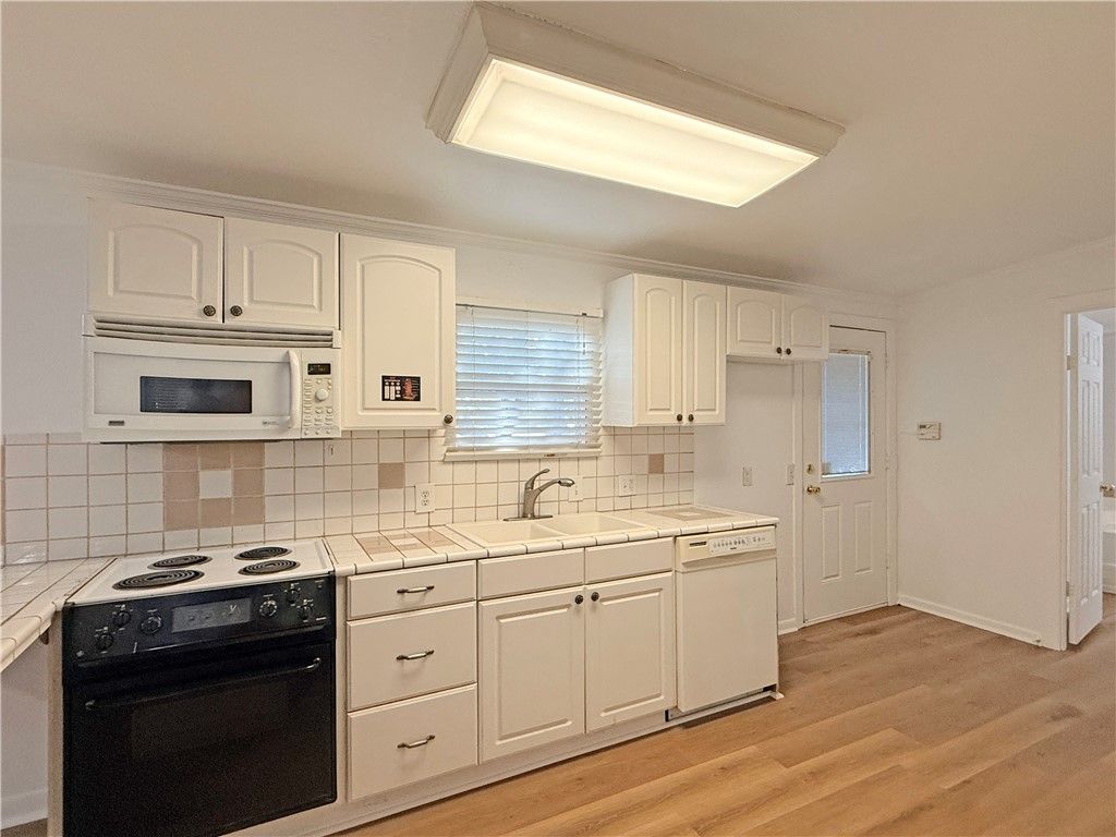 220 W Linden St, Rockport, TX 78382 — photo 5