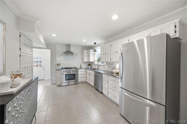 1599 Swan Drive, Tulsa, OK 74120