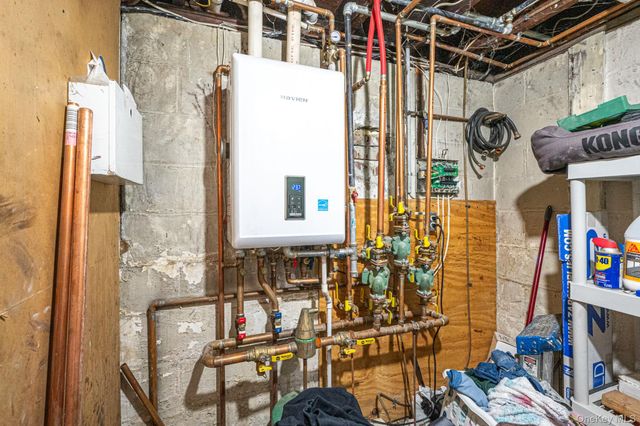 1560 A Street, West Babylon, NY 11704