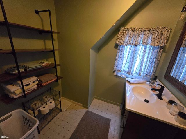 5303 Dixie Highway, Saginaw, MI 48601