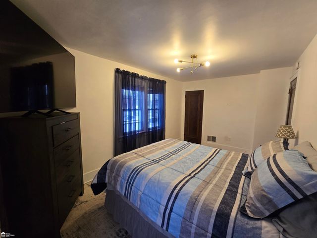 5303 Dixie Highway, Saginaw, MI 48601