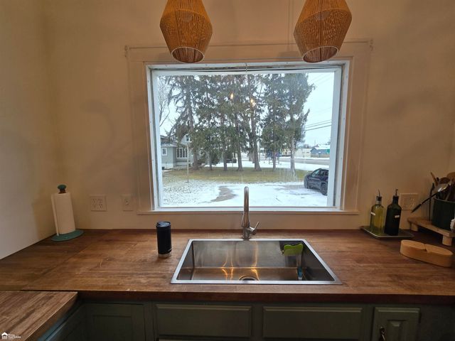 5303 Dixie Highway, Saginaw, MI 48601