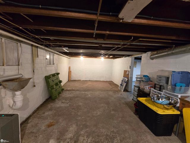 5303 Dixie Highway, Saginaw, MI 48601