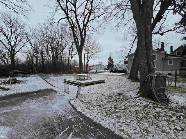 5303 Dixie Highway, Saginaw, MI 48601