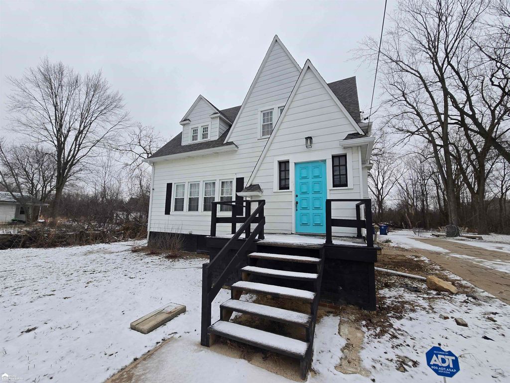 5303 Dixie Highway, Saginaw, MI 48601