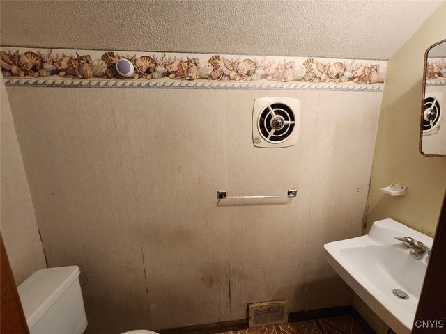 144 Oakdale Drive, Syracuse, NY 13207