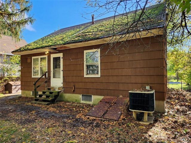 144 Oakdale Drive, Syracuse, NY 13207