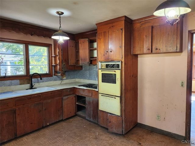 144 Oakdale Drive, Syracuse, NY 13207