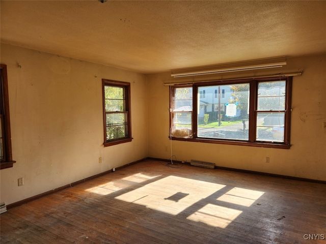 144 Oakdale Drive, Syracuse, NY 13207