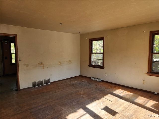 144 Oakdale Drive, Syracuse, NY 13207