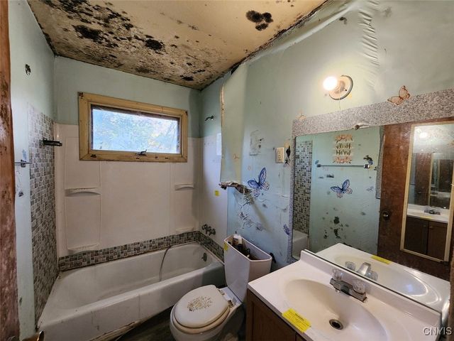 144 Oakdale Drive, Syracuse, NY 13207