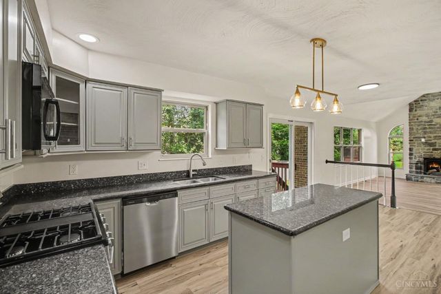 1482 Waycross Road, Forest Park, OH 45240