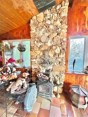 15303 E Highway 32, Boss, MO 65440