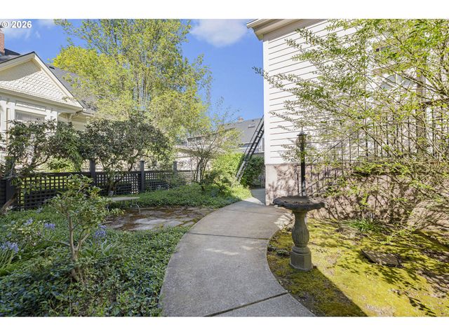 1511 Ne TILLAMOOK St, Portland, OR 97212