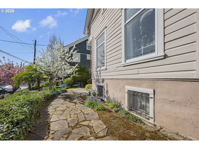 1511 Ne TILLAMOOK St, Portland, OR 97212