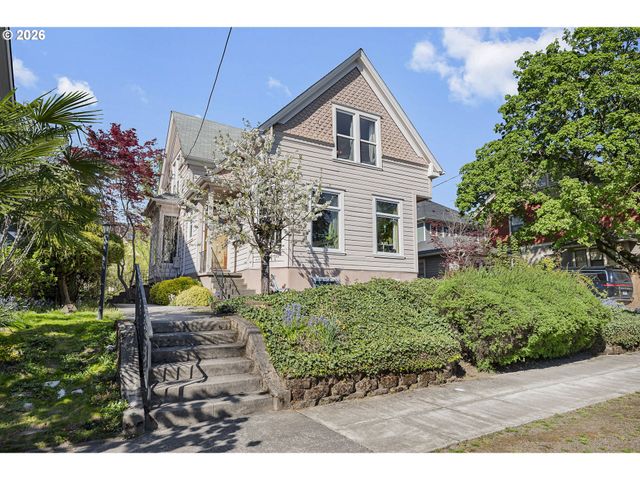 1511 Ne TILLAMOOK St, Portland, OR 97212