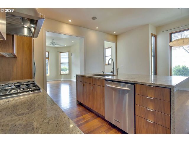 1511 Ne TILLAMOOK St, Portland, OR 97212