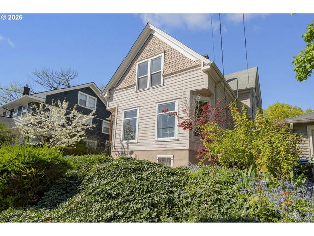 1511 Ne TILLAMOOK St, Portland, OR 97212