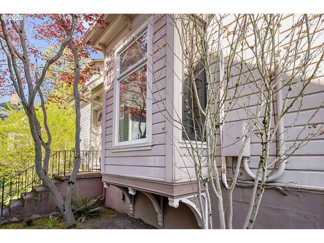 1511 Ne TILLAMOOK St, Portland, OR 97212