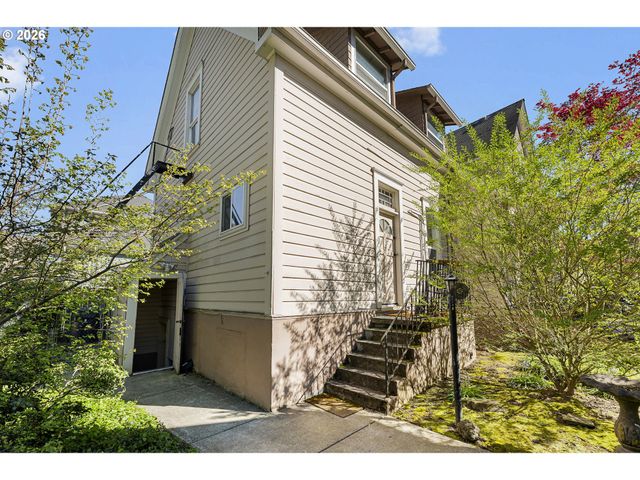 1511 Ne TILLAMOOK St, Portland, OR 97212