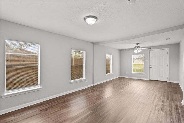 419 N Parrish Street, Angleton, TX 77515