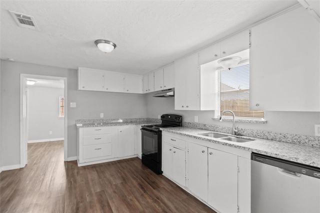 419 N Parrish Street, Angleton, TX 77515