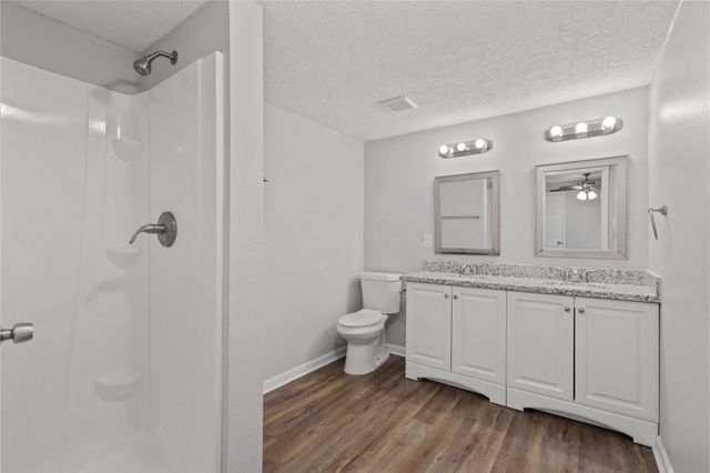 419 N Parrish Street, Angleton, TX 77515