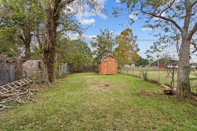 419 N Parrish Street, Angleton, TX 77515