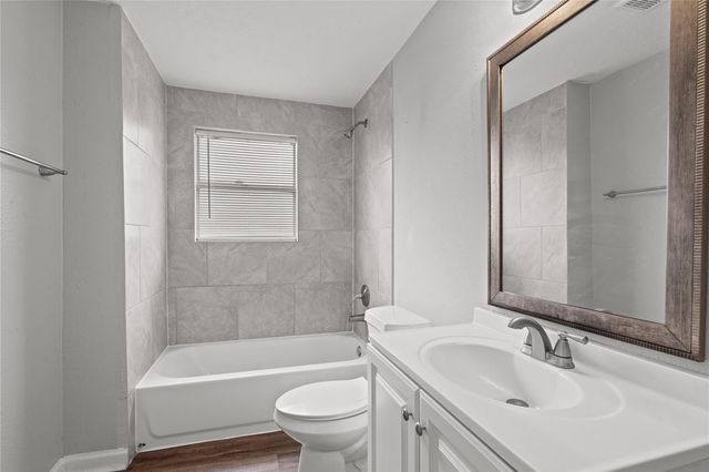 419 N Parrish Street, Angleton, TX 77515