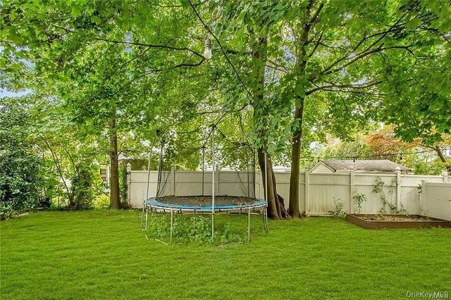 7 Wendover Road, Eastchester, NY 10709