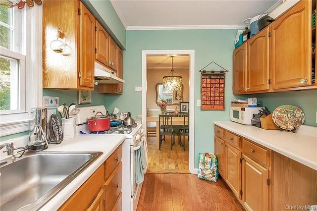 7 Wendover Road, Eastchester, NY 10709