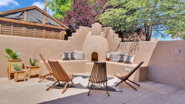 2742 Rio Grande Boulevard NW, Albuquerque, NM 87104