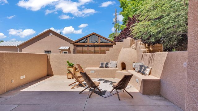 2742 Rio Grande Boulevard NW, Albuquerque, NM 87104