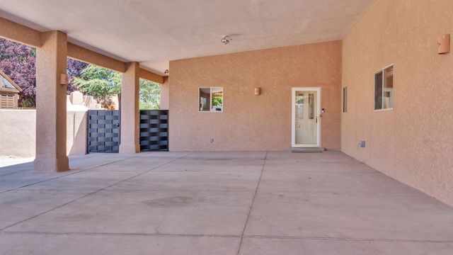 2742 Rio Grande Boulevard NW, Albuquerque, NM 87104