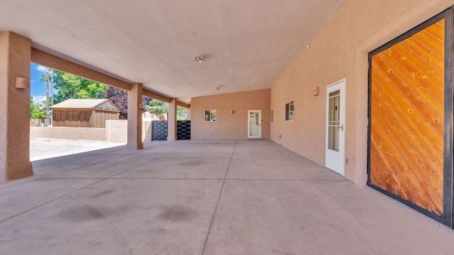2742 Rio Grande Boulevard NW, Albuquerque, NM 87104