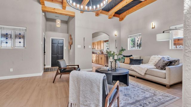2742 Rio Grande Boulevard NW, Albuquerque, NM 87104