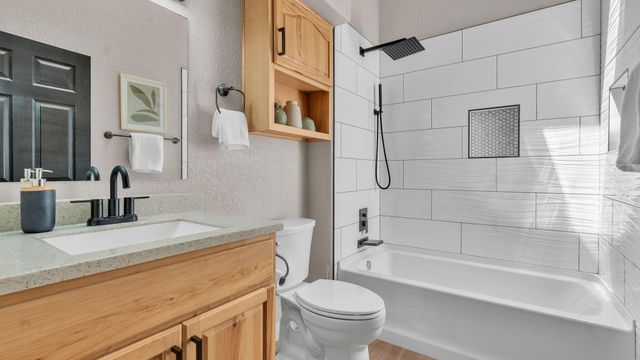 2742 Rio Grande Boulevard NW, Albuquerque, NM 87104