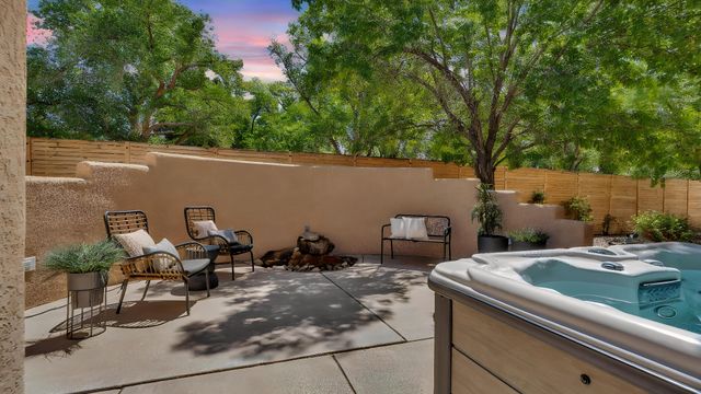 2742 Rio Grande Boulevard NW, Albuquerque, NM 87104